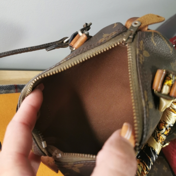 (Sold)100% Authentic LV Mini  Monogram Crossbody Bag - Picture 7 of 16